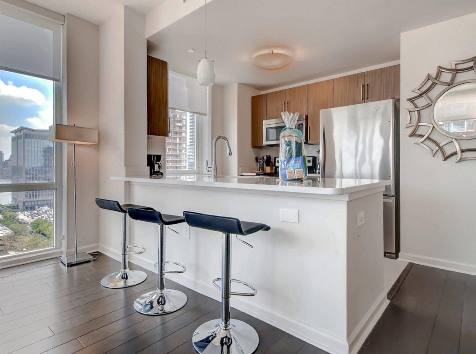 Global Luxury Suites At Newport Jersey City Esterno foto