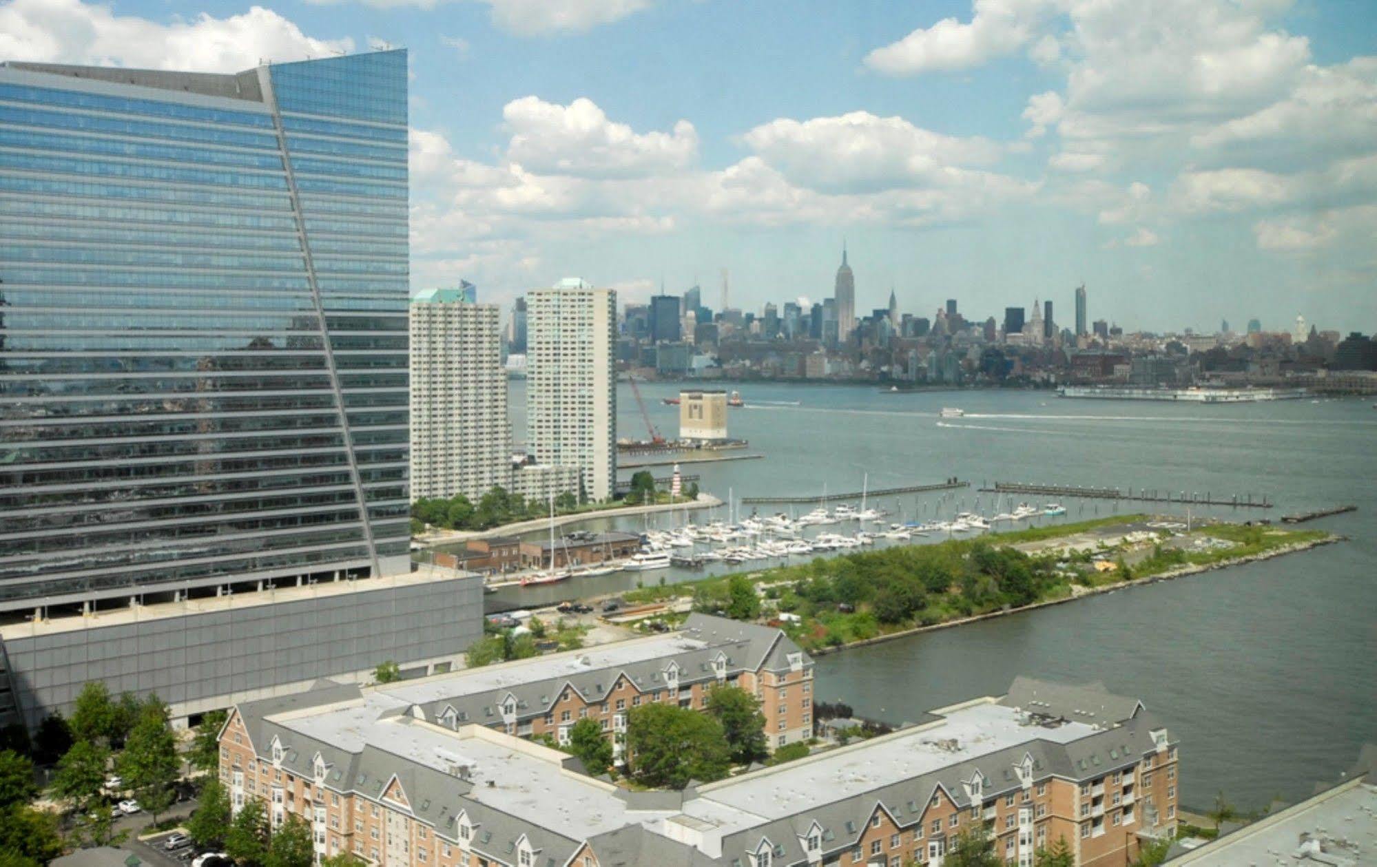 Global Luxury Suites At Newport Jersey City Esterno foto
